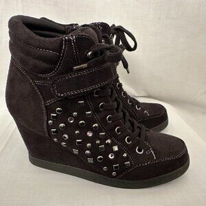 Princess Vera Wang Wedge Sneaker w/embellishments, size 8